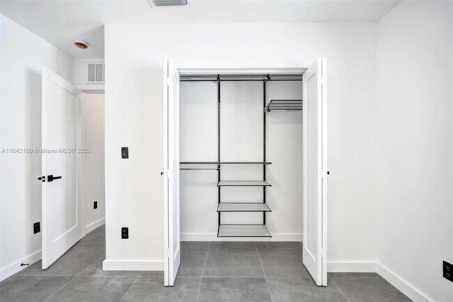 Building Photo - 3 bedroom in North Miami Beach FL 33160