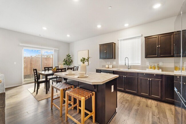 Building Photo - Beautiful Home in Puyallup