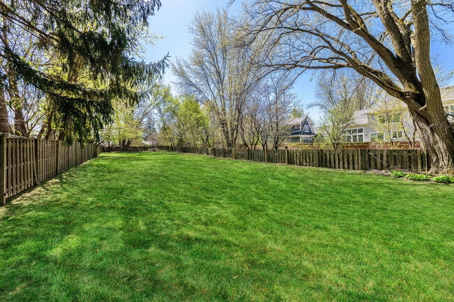 Building Photo - 2117 Wilmette Ave