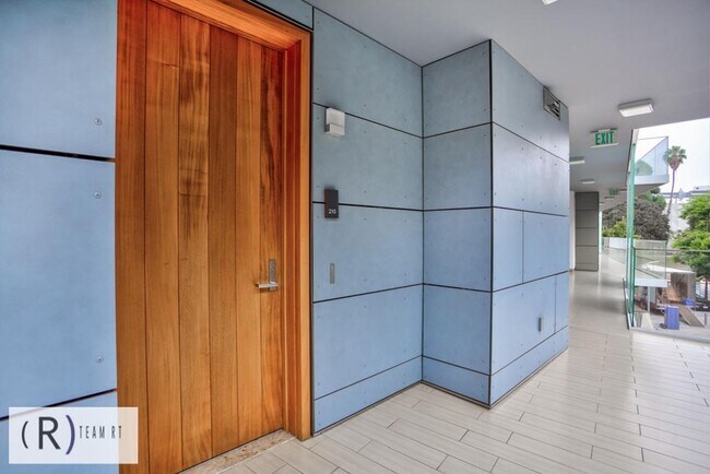 Building Photo - Oceanview Luxurious Chic Condo for High Quality Lifestyle