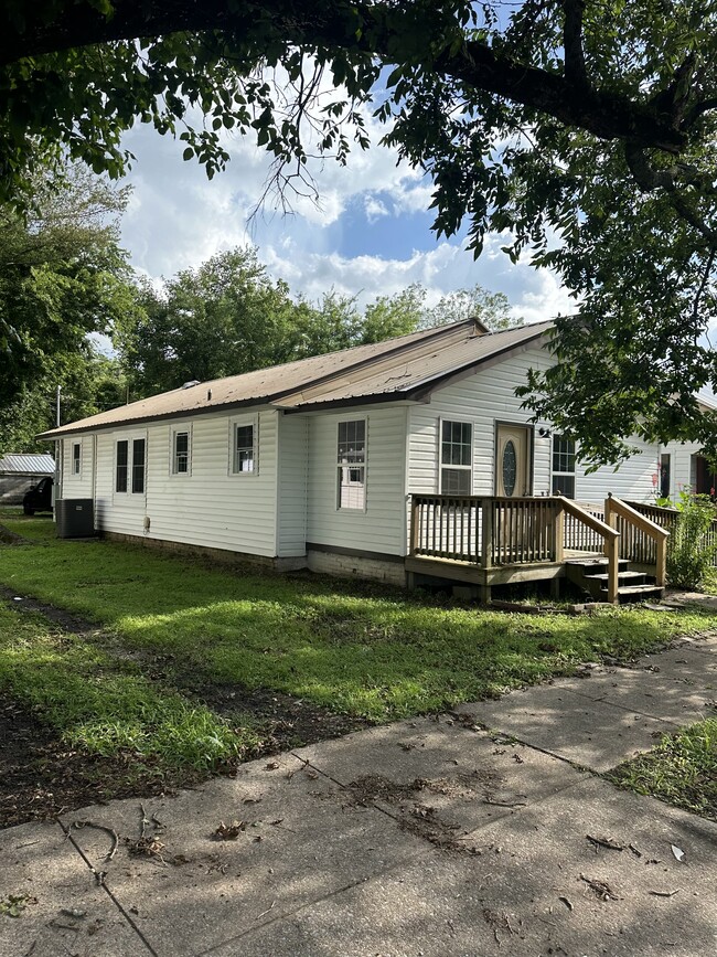 Building Photo - 3106 W Meighan Blvd
