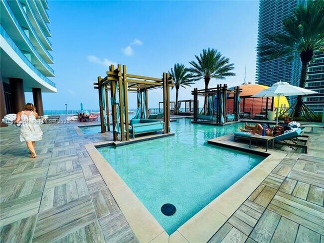 Building Photo - 4111 S Ocean Dr