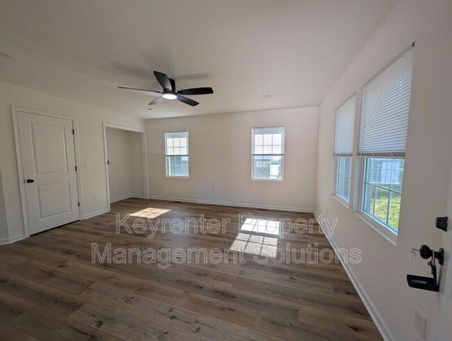 Building Photo - 55 Breezewood Dr