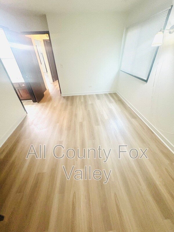 Building Photo - 152 S Waters Edge Dr