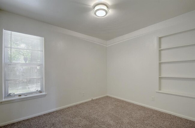 Building Photo - 129 Coleman St