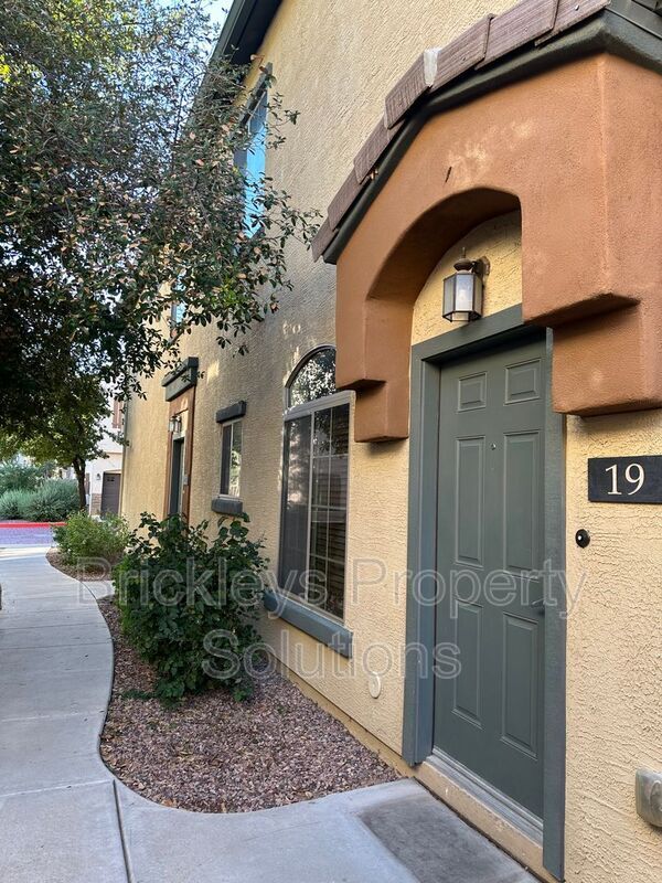Building Photo - 2727 N Price Rd