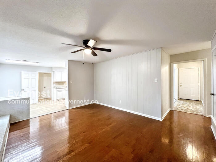 Building Photo - 5697 Tulip Tree Dr