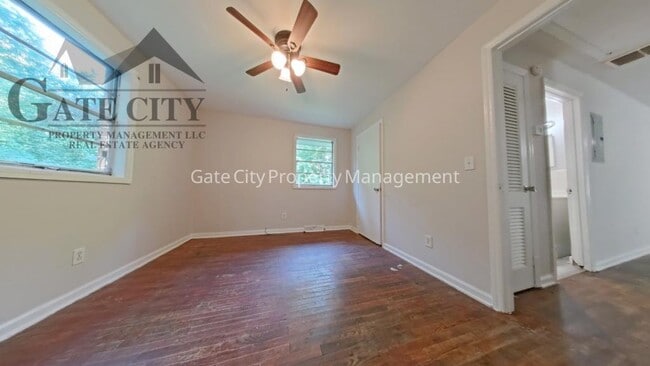 Building Photo - 2021 Maywood St