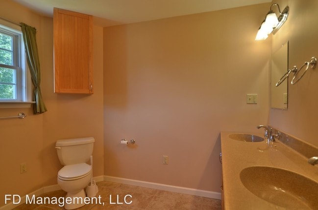 Building Photo - 4 br, 2.5 bath House - 92 Forrest Road