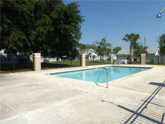 Building Photo - 306 San Gabriel St