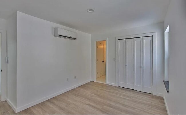 Building Photo - Style, comfort, & convenience---perfectly packaged!