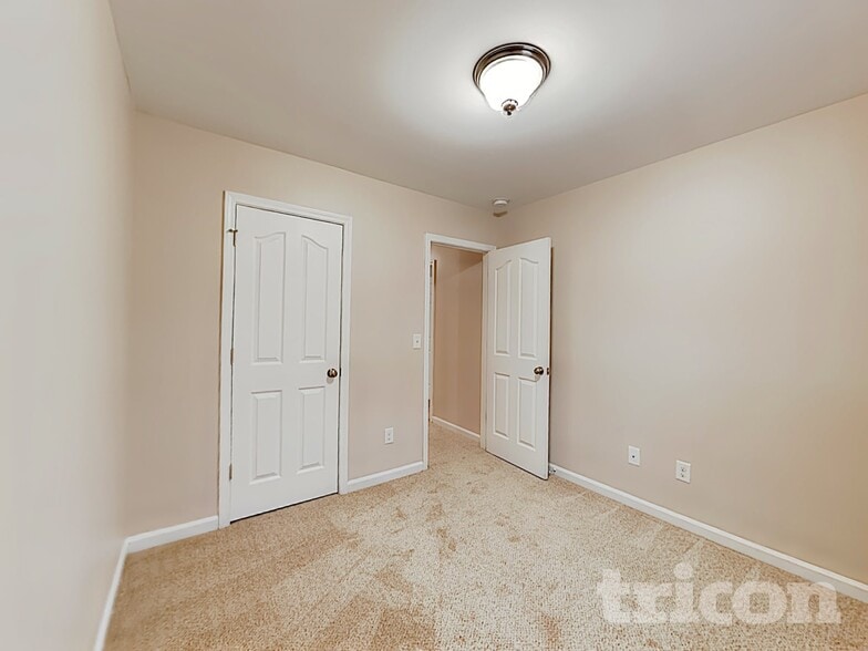 Building Photo - 4740 Brewer Dr