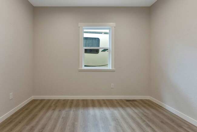 Building Photo - Darling 4 Bed, 2 Bath Home in Spokane!