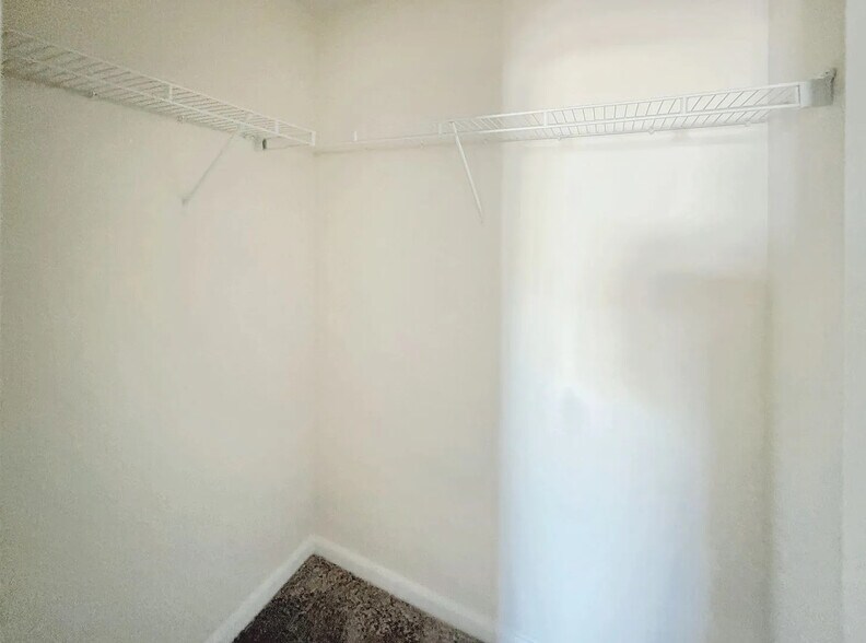 Building Photo - Room in House on Serena Dr