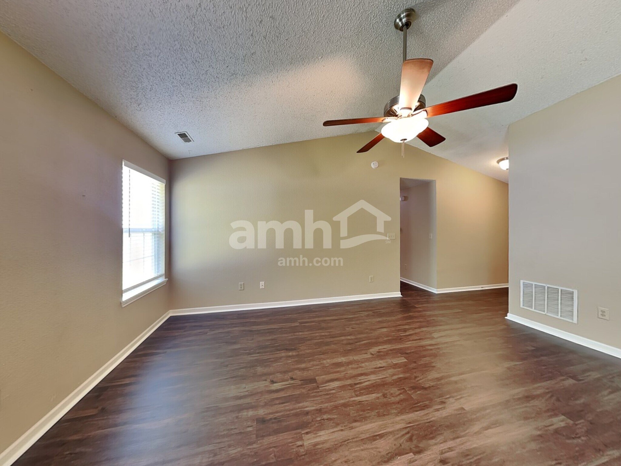 Building Photo - 412 E Pine Ridge Dr