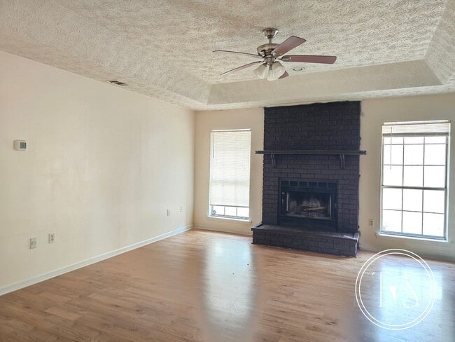 Building Photo - 613 Ryan Ln