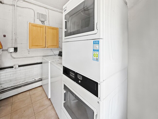 Building Photo - $0 DEPOSIT OPTION. CHEESMAN PARK! TWO STORY CONDO! ADDITIONAL HALF BATH ON MAIN LEVEL! PARKING, H...