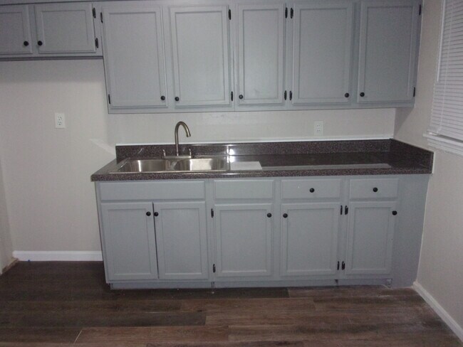 Building Photo - 1290 N McNeil St