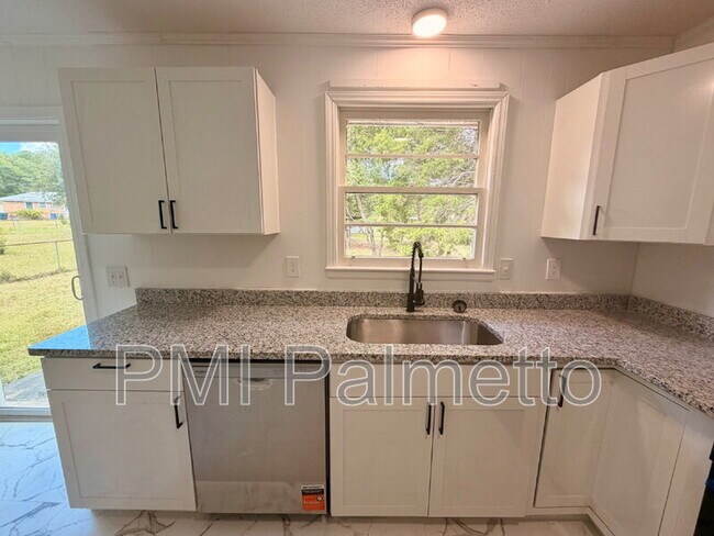 Building Photo - 1805 Carousel Cir