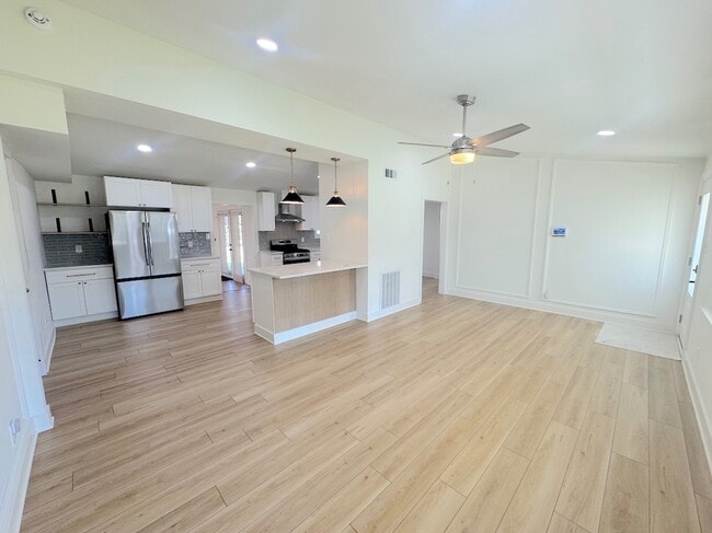 Building Photo - 322 Tanglewood Rd