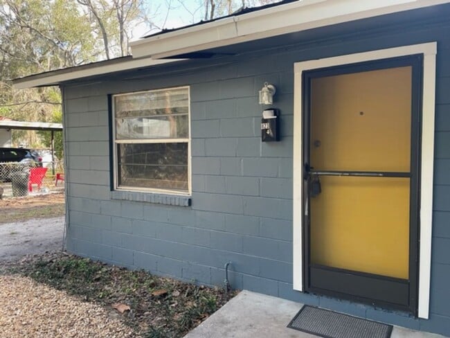 Building Photo - Lovely 1 Bedroom, 1 Bathroom Apartment