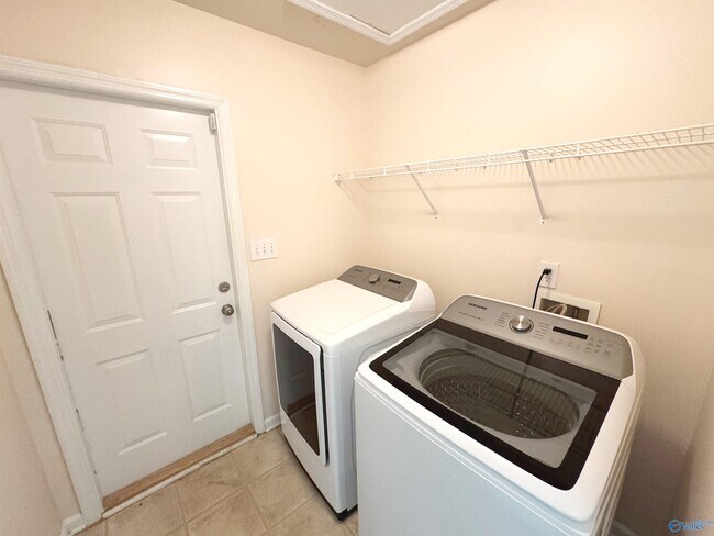 Building Photo - 101 Forest Glade Dr