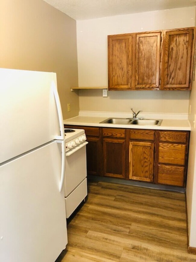 Interior Photo - 616 and 706 Park Street