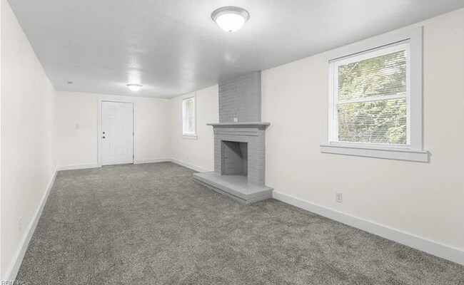 Building Photo - 511 Shepard St