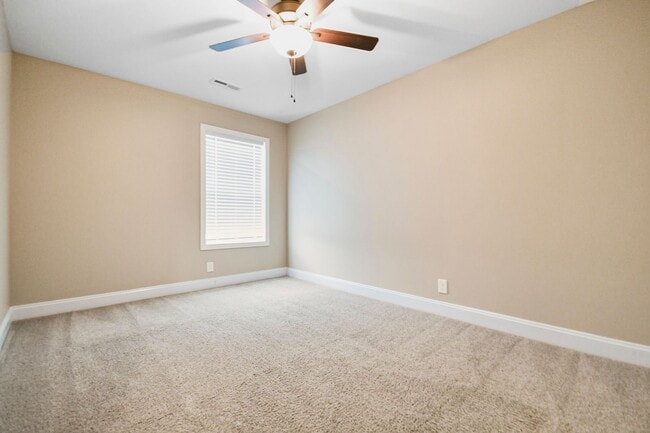 Building Photo - Pet Friendly Three Bedroom!