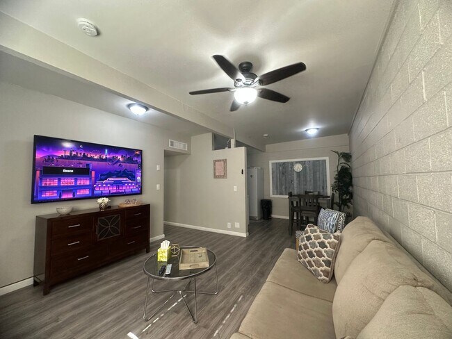 Building Photo - 3 Bedroom Townhouse