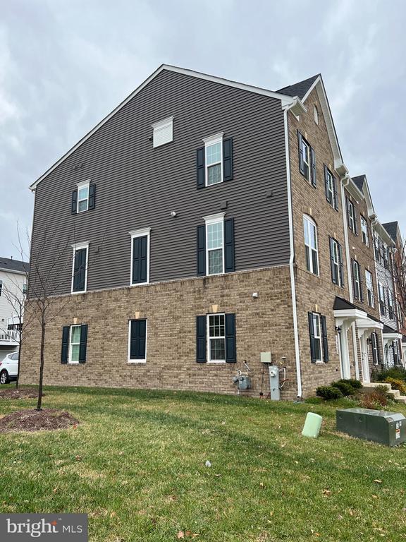 Building Photo - 1550 Adamson Wy