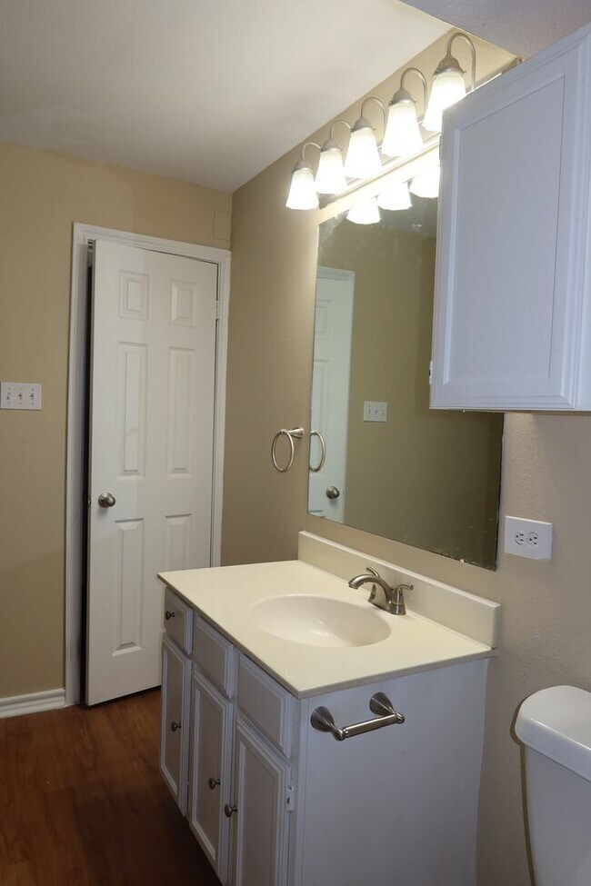 Building Photo - POINTE 360 @ 2222 - Stand Alone 1BD  WITH GARAGE- RESORT POOL - DOG PARK- Rent Special