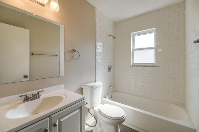 Building Photo - 3193 Elmreeb Dr