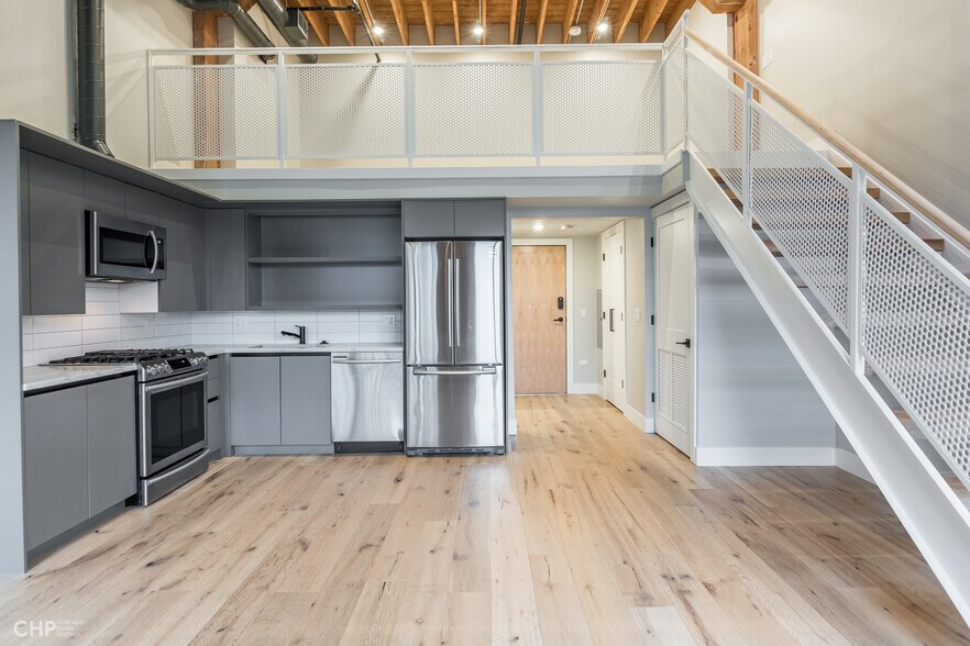 Building Photo - 731 N Sangamon St