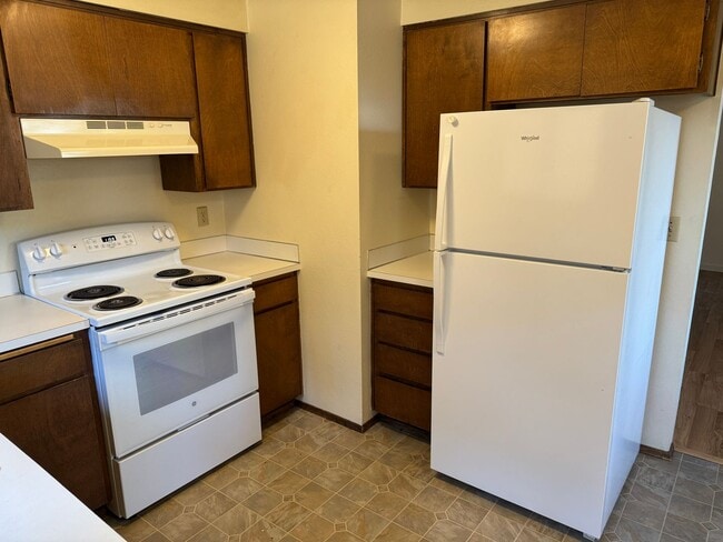 Building Photo - Charming 2-bedroom, 1-bath duplex in Springfield, OR