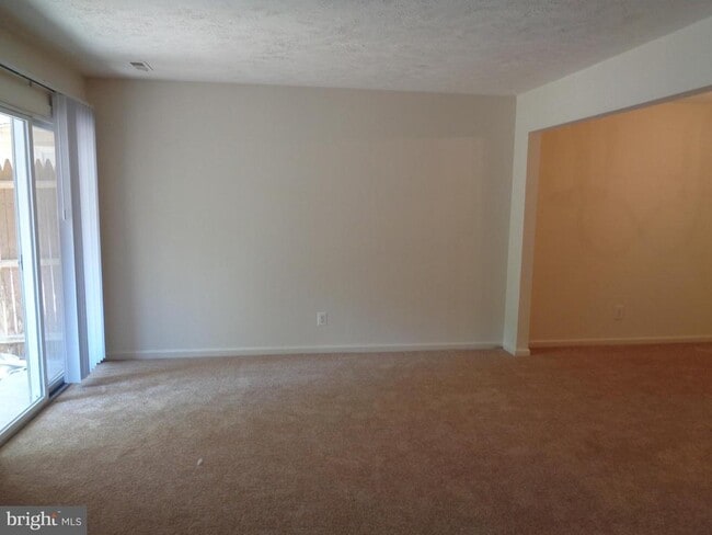 Building Photo - 7 Farrell Ln