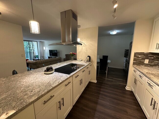 Building Photo - 200 Grand Cove Way