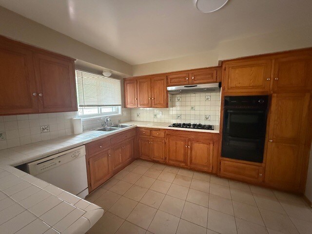 Building Photo - 16416 Rayen St