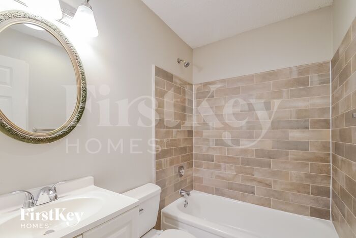 Building Photo - 3004 Charter Oak Dr
