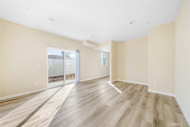 Building Photo - 1002 E 33rd St