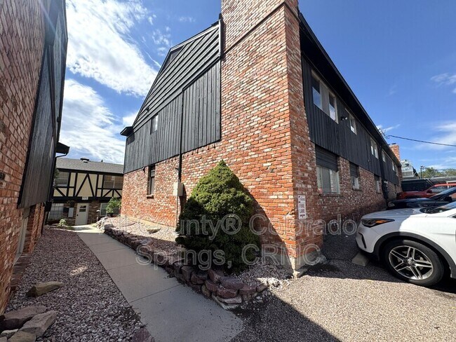 Building Photo - 2902 Airport Rd