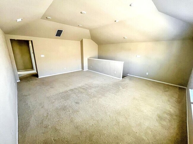 Building Photo - 8729 Heliotrope Ln