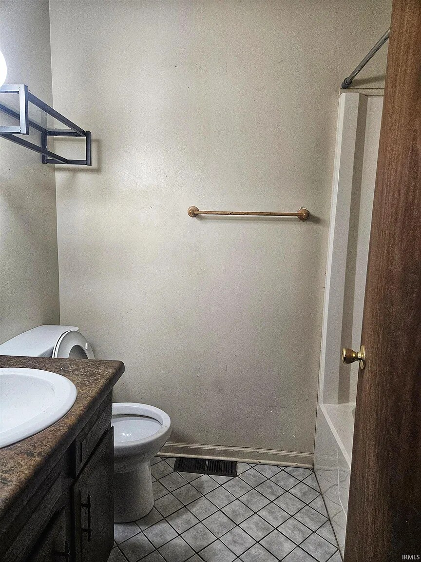 Building Photo - 1330 Springbrook Rd