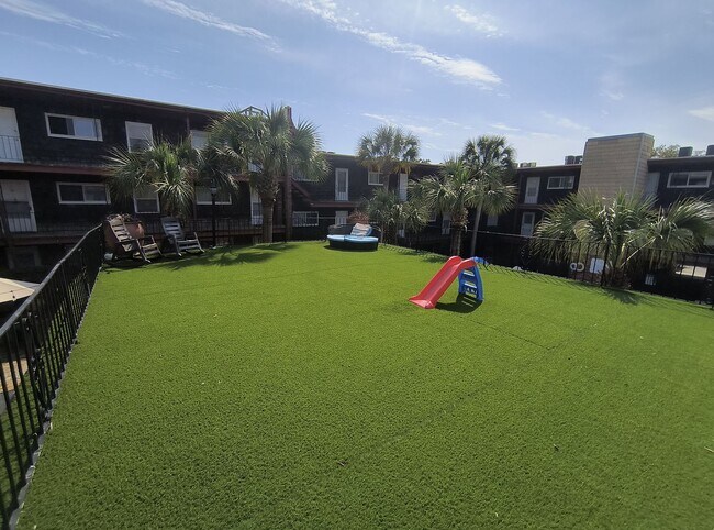 Building Photo - PRICED REDUCED Wonderful 2 Bedroom 1.5 Bathroom condo