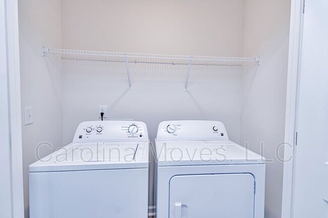 Building Photo - 133 Clingstone Trl