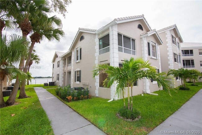 Building Photo - 2810 N Oakland Forest Dr