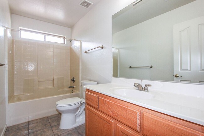 Building Photo - 4 Bedroom Home with 3 Car Garage in PV!