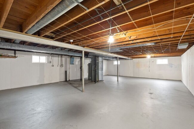 Building Photo - 834 Font Ln