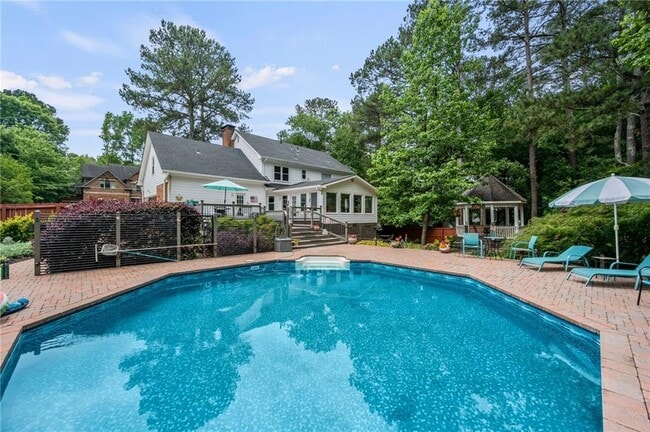 Building Photo - 2132 Dunwoody Glen