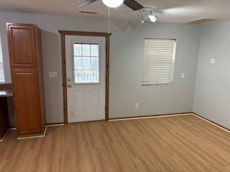 Building Photo - 194 N Centennial Ave